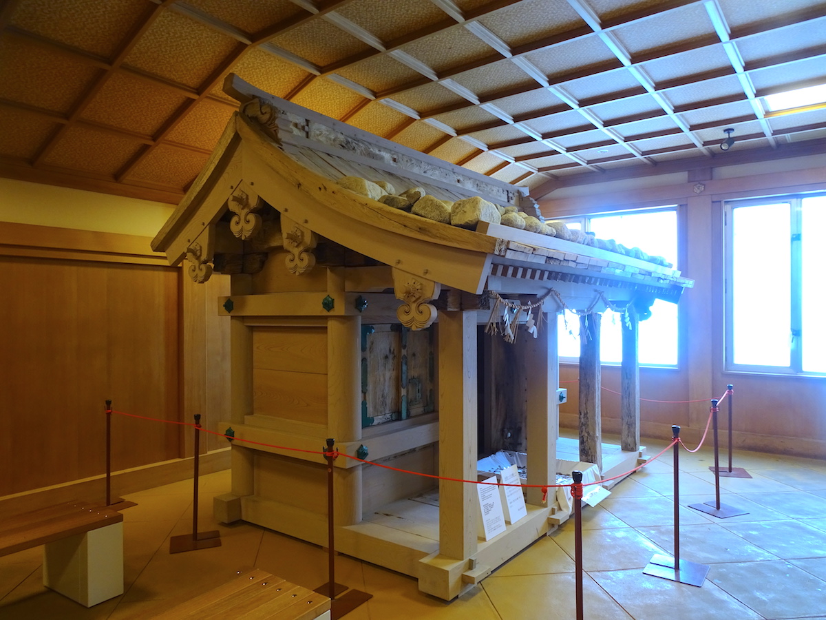 雄山神社本社旧拝殿