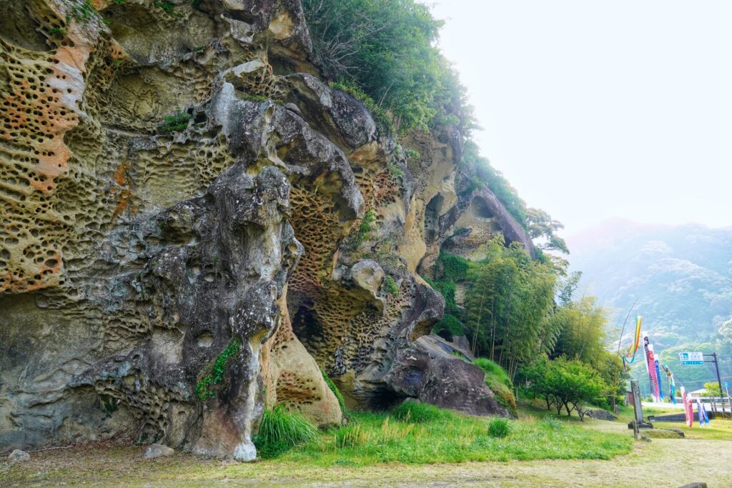 虫喰岩