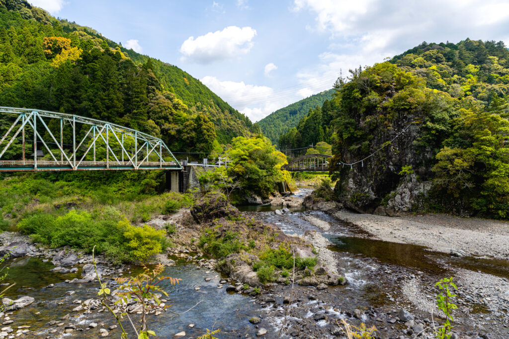 粟生の巌