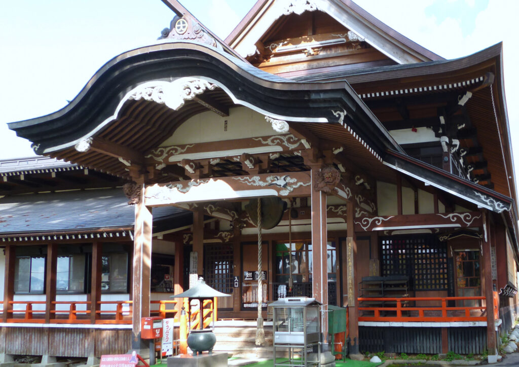 湯殿山総本寺 大日坊瀧水寺