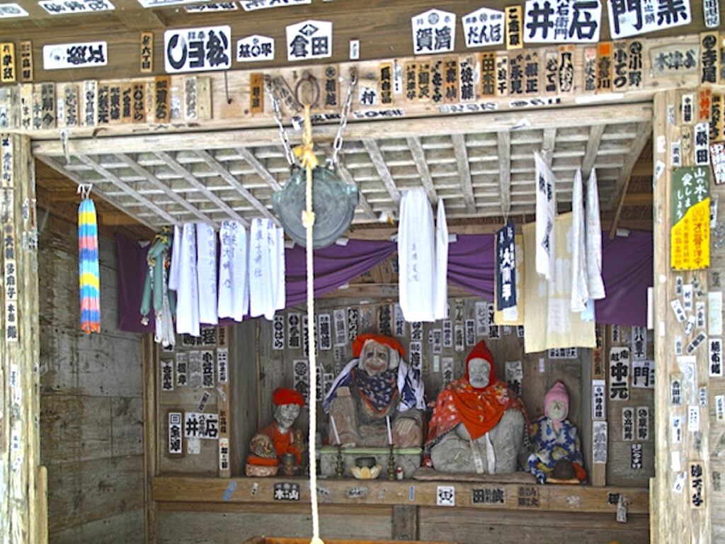 立石寺・姥堂