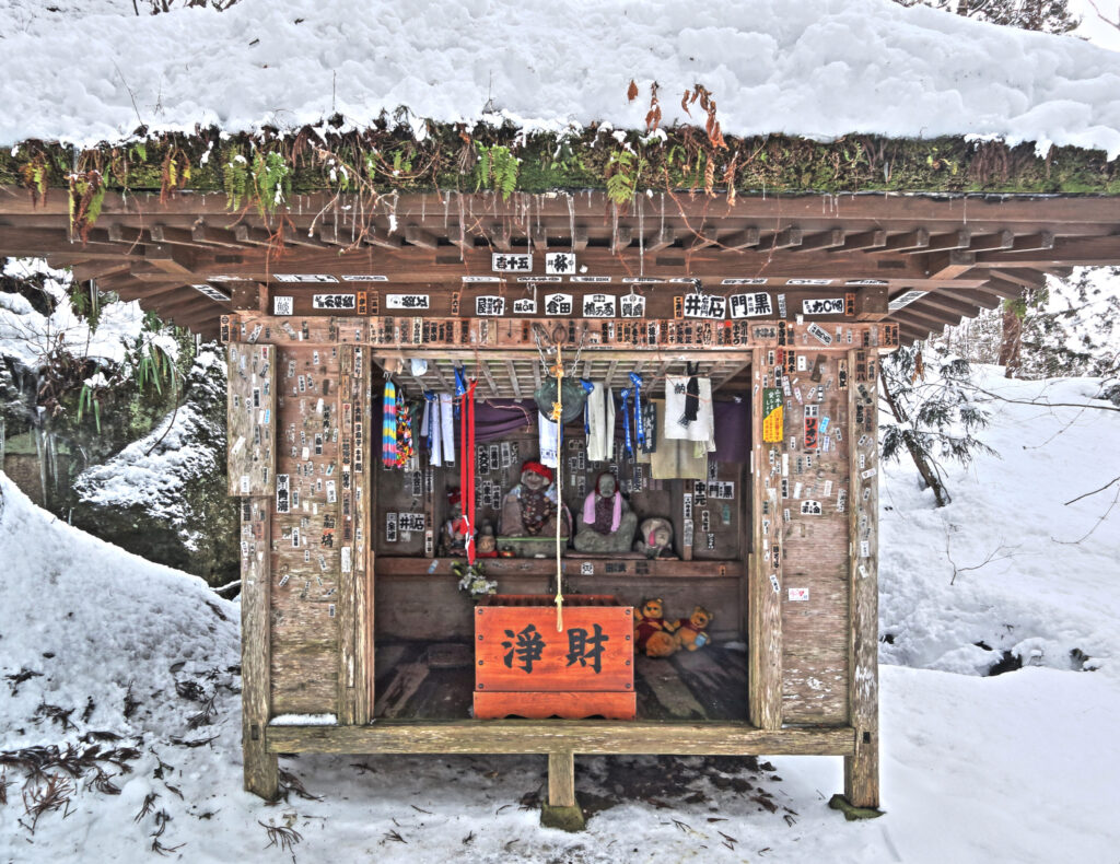 立石寺・姥堂