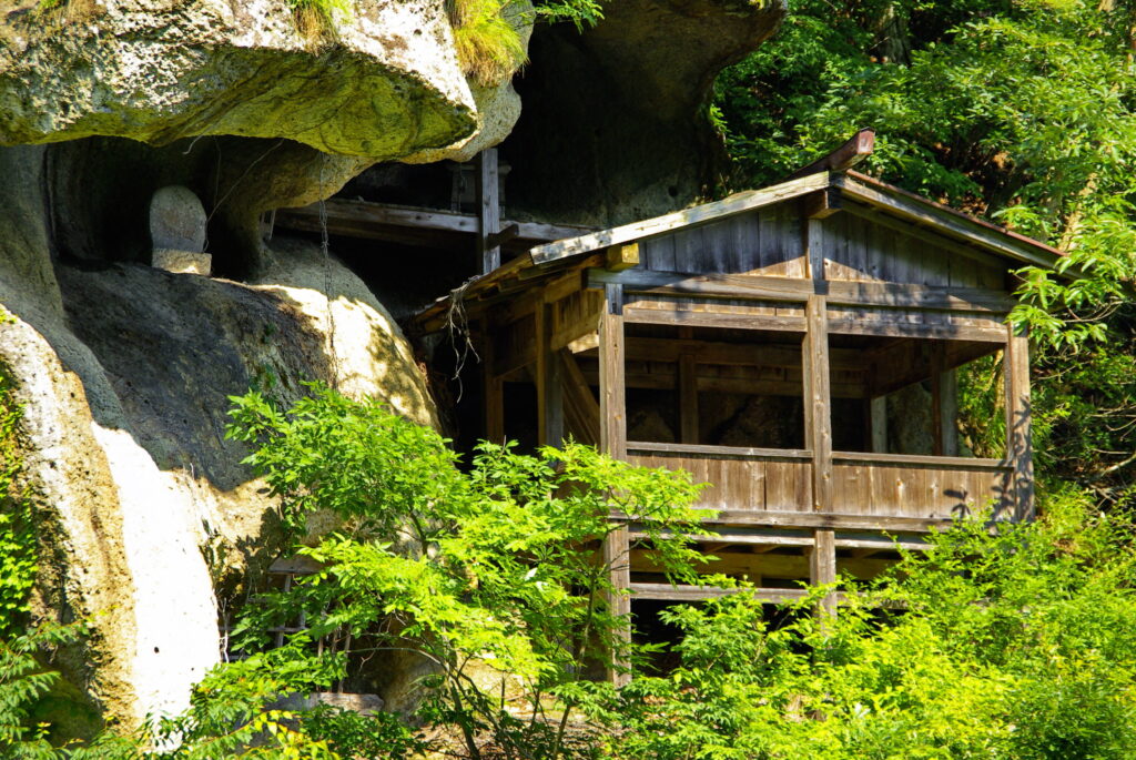 立石寺・胎内堂