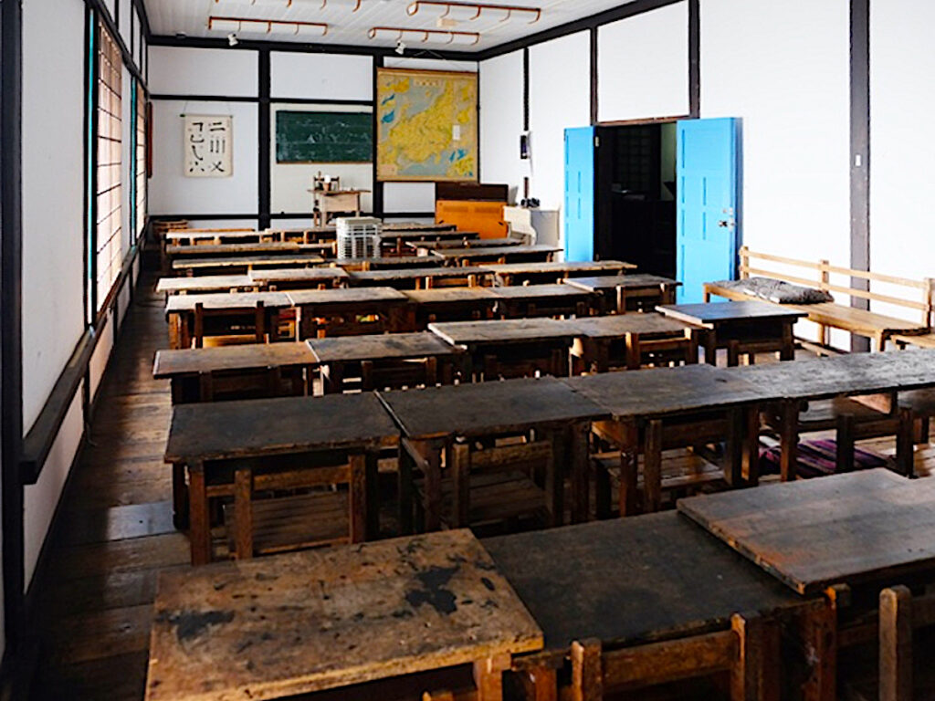 津金学校