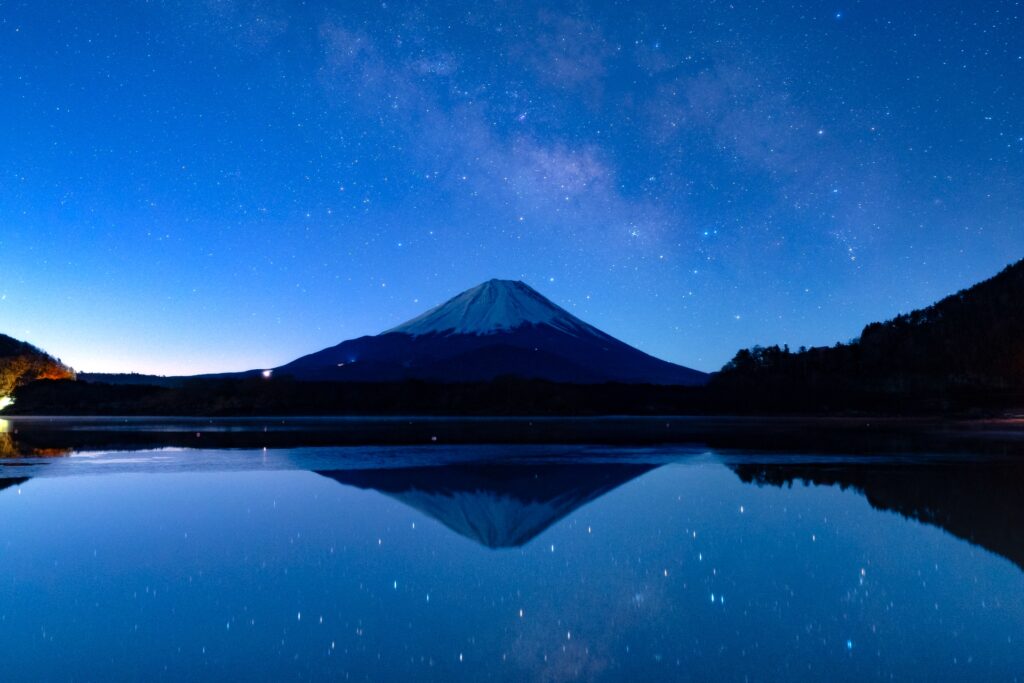 精進湖・他手合浜（子抱き富士）