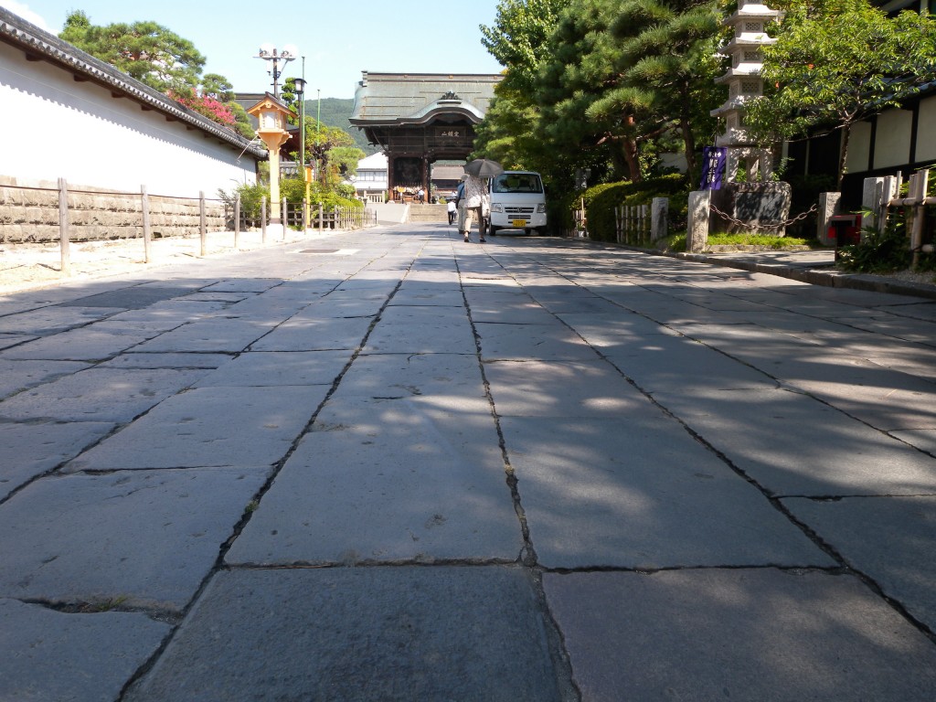 善光寺石畳1