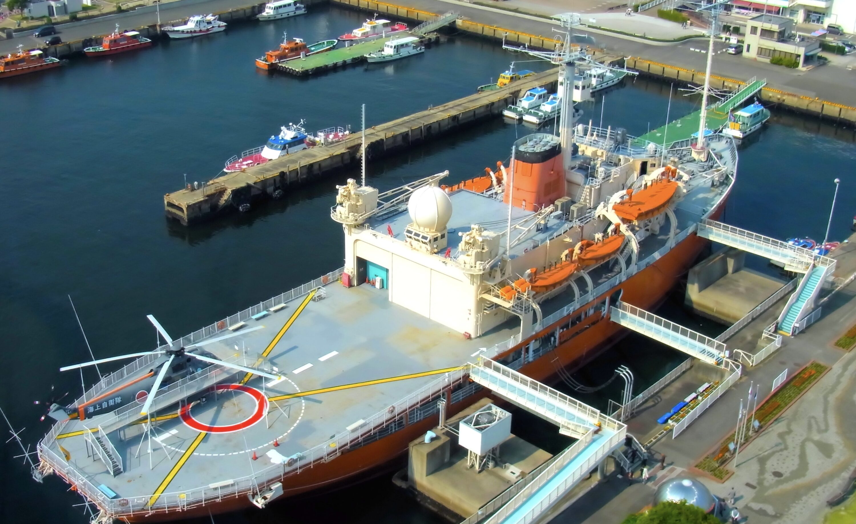 南極観測船「ふじ」