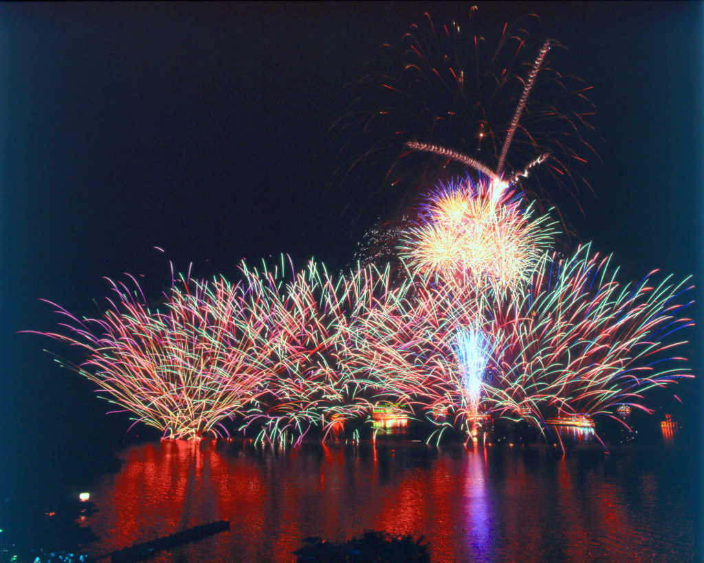 芦ノ湖夏まつりウィーク 湖水祭花火大会 箱根町 ニッポン旅マガジン
