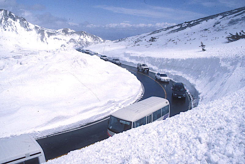磐梯吾妻スカイライン開通/雪の回廊