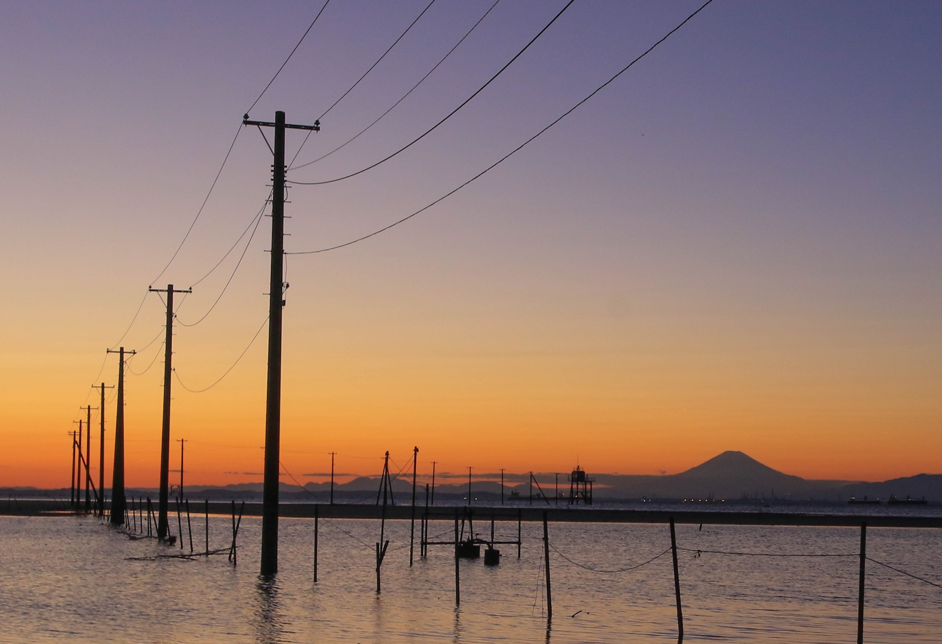 久津間海岸・海中電柱