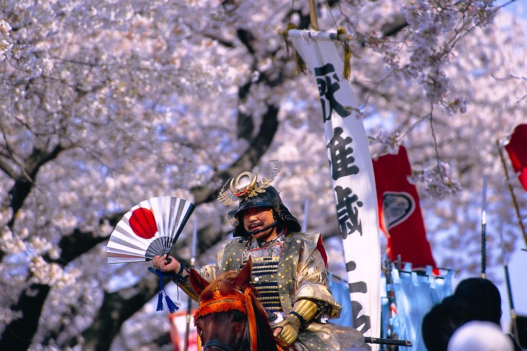 岡崎の春の風物詩「家康行列」は、勇猛な三河武士団の出陣式や行進などによる、絢爛豪華な時代絵巻です