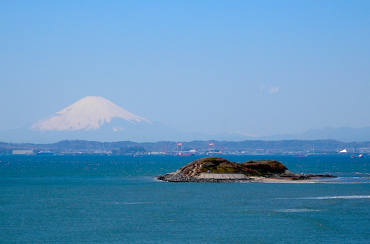 東京湾第一海堡と富士山