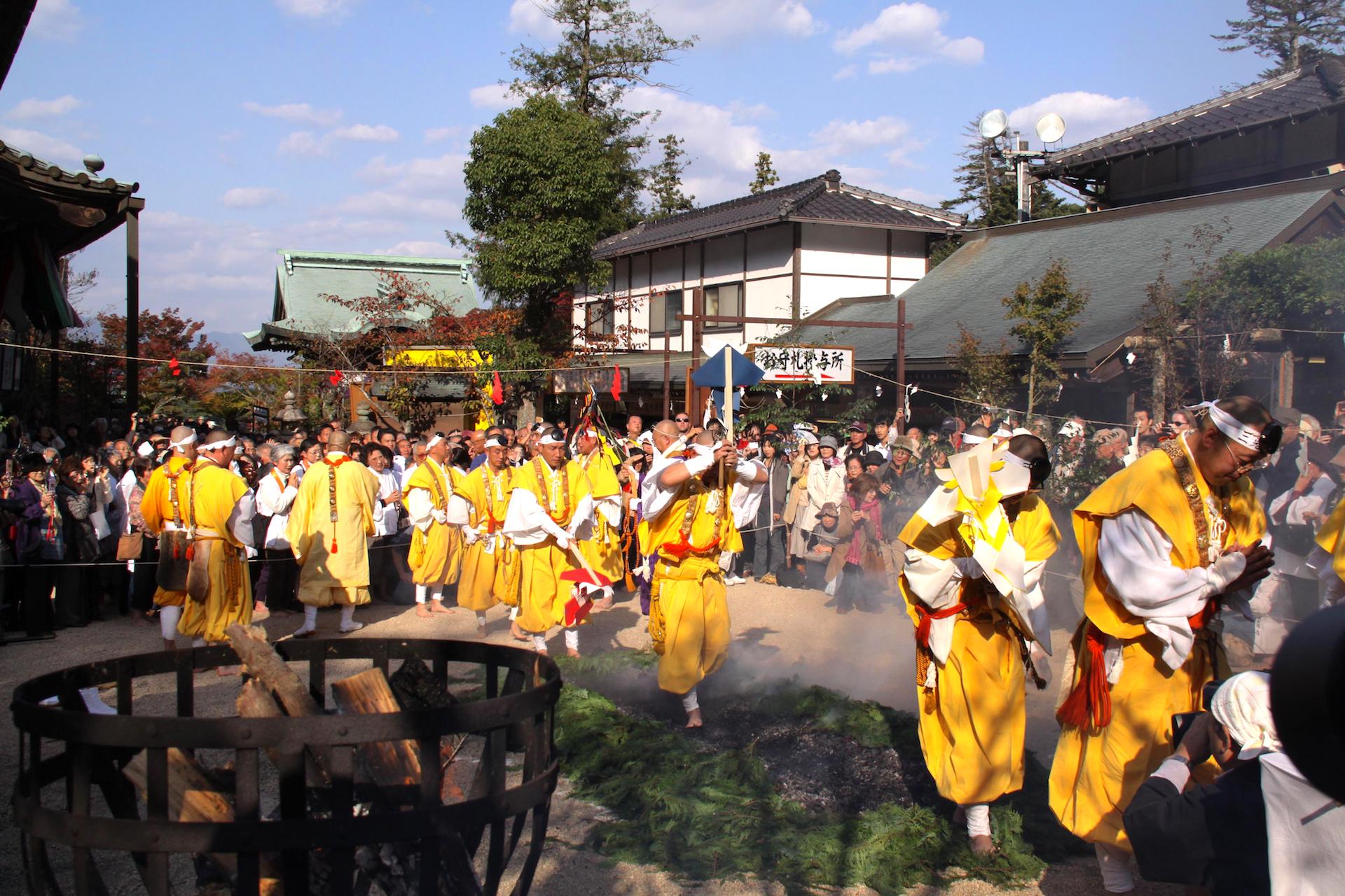 宮島・大聖院『秋季大祭（火渡り式）』