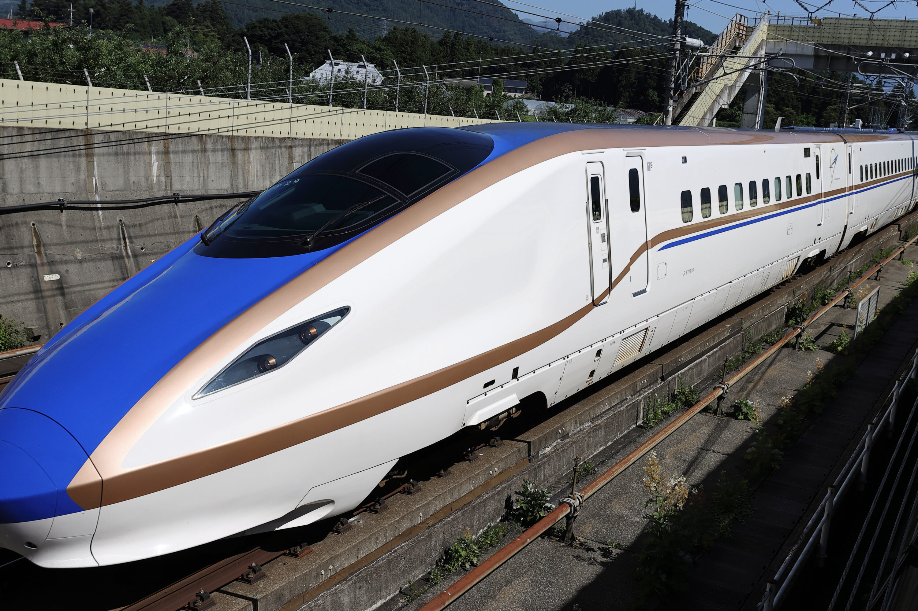 山形新幹線E8系