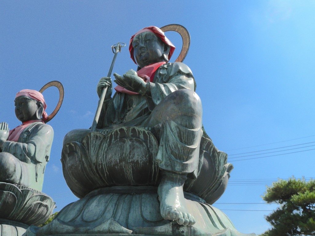 大定智悲地蔵の左足に注目
