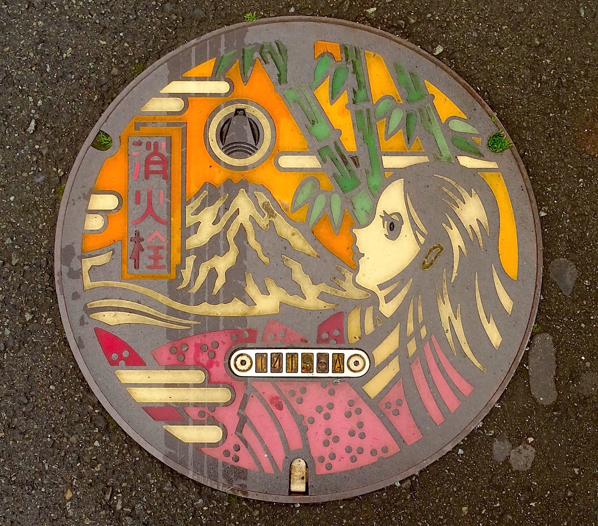 富士市かぐや姫の消火栓マンホール