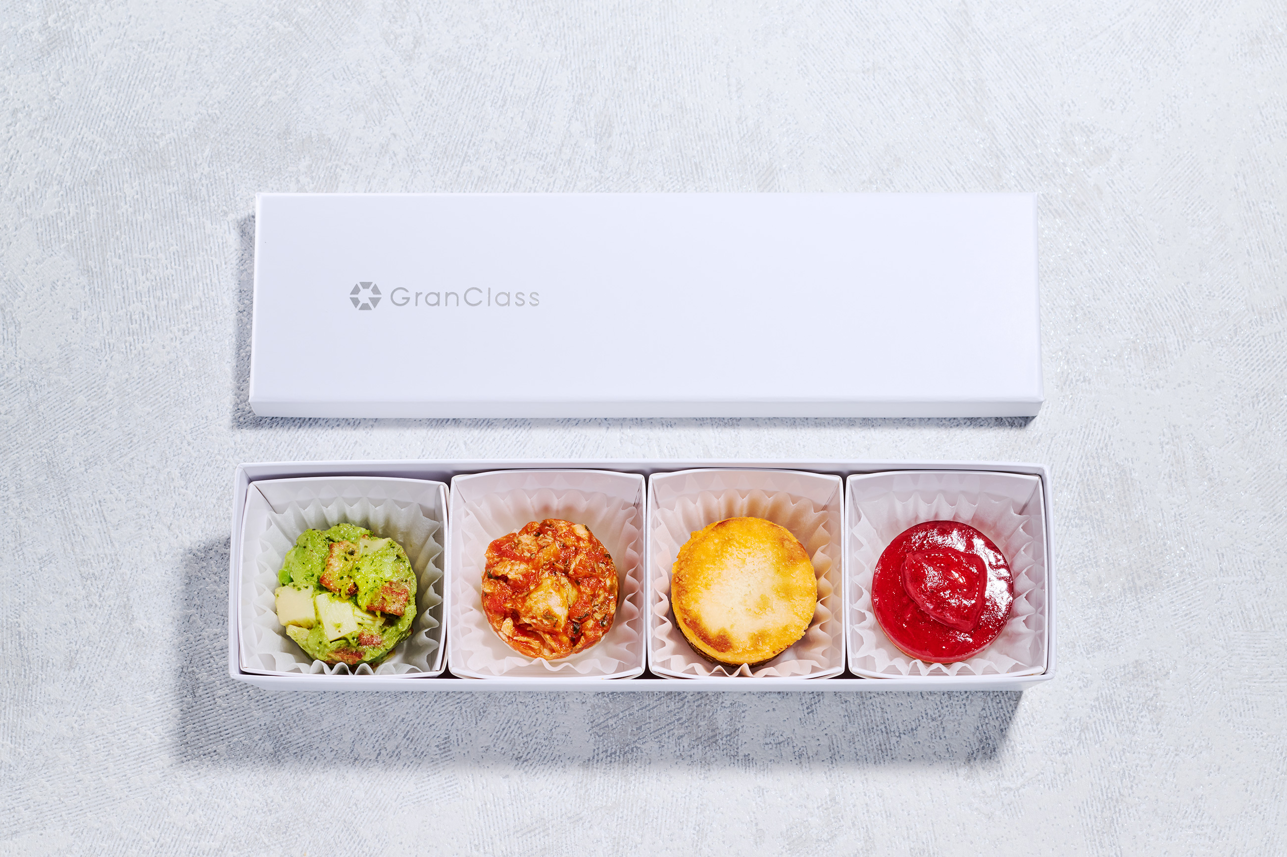 新幹線「グランクラス」（飲料・軽食あり）