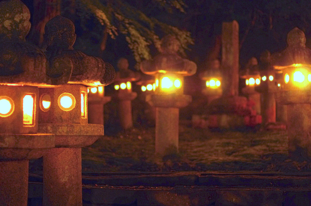 萩・万灯会 送り火（東光寺）