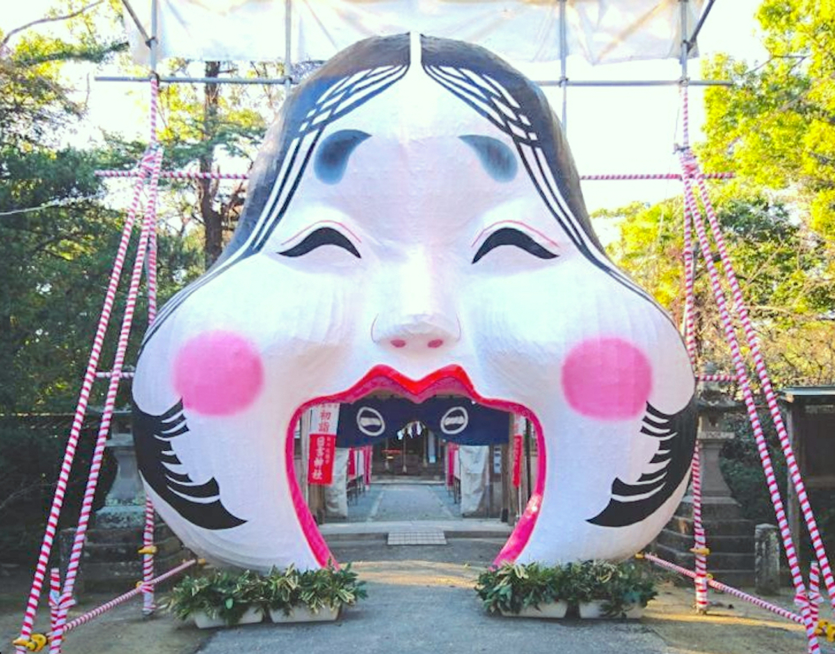 日吉神社『巨大お多福面』