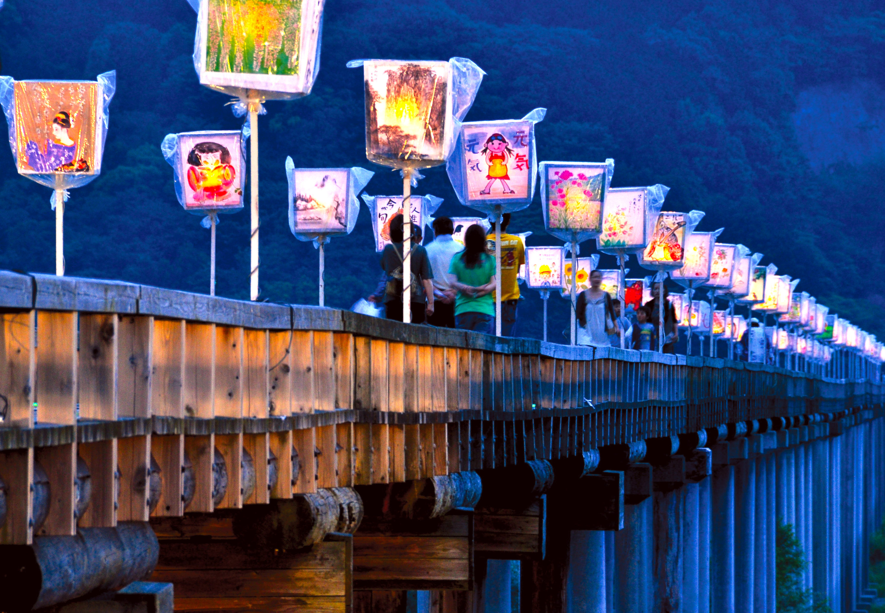 蓬莱橋ぼんぼり祭り