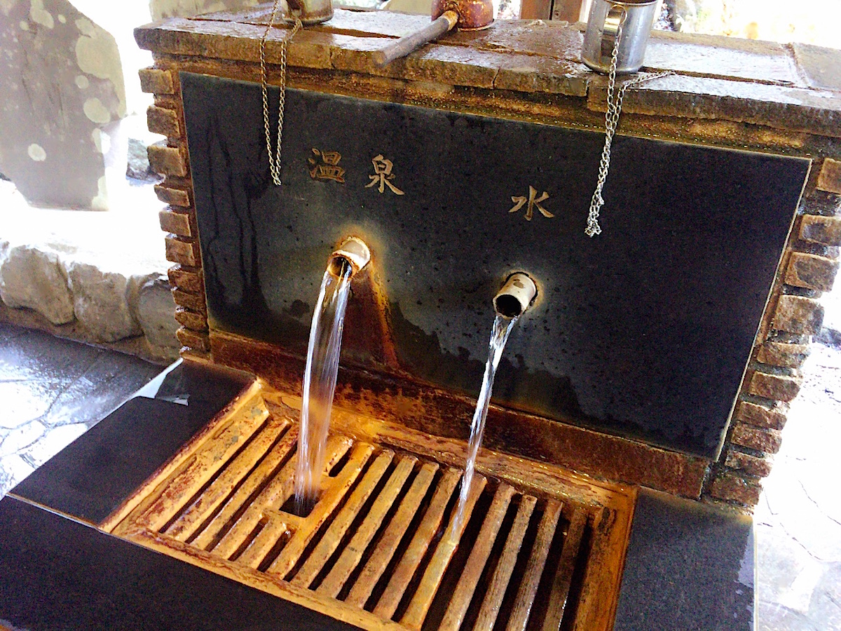 伊香保神社のさらに上部に源泉が
