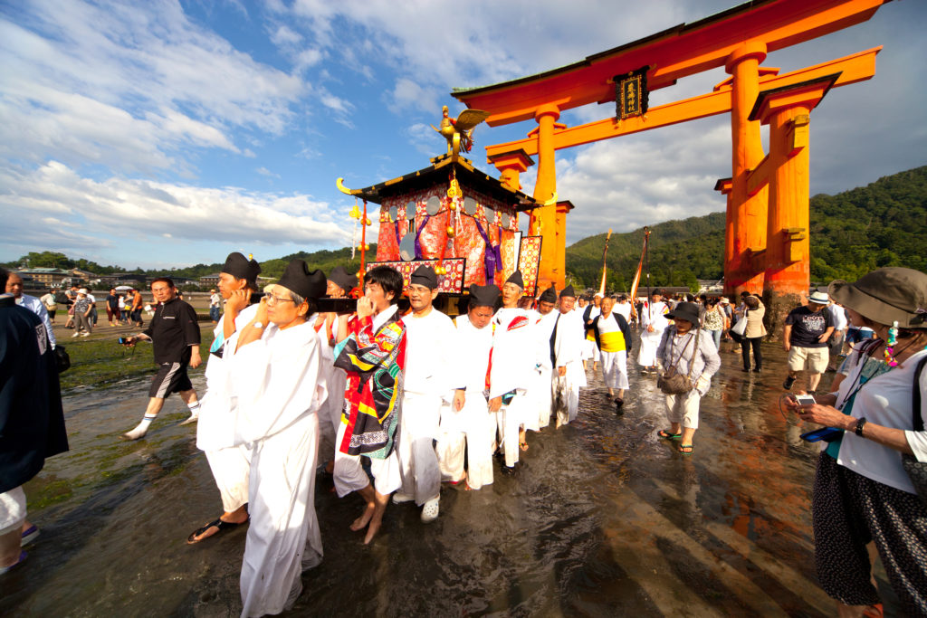 厳島神社『管絃祭』