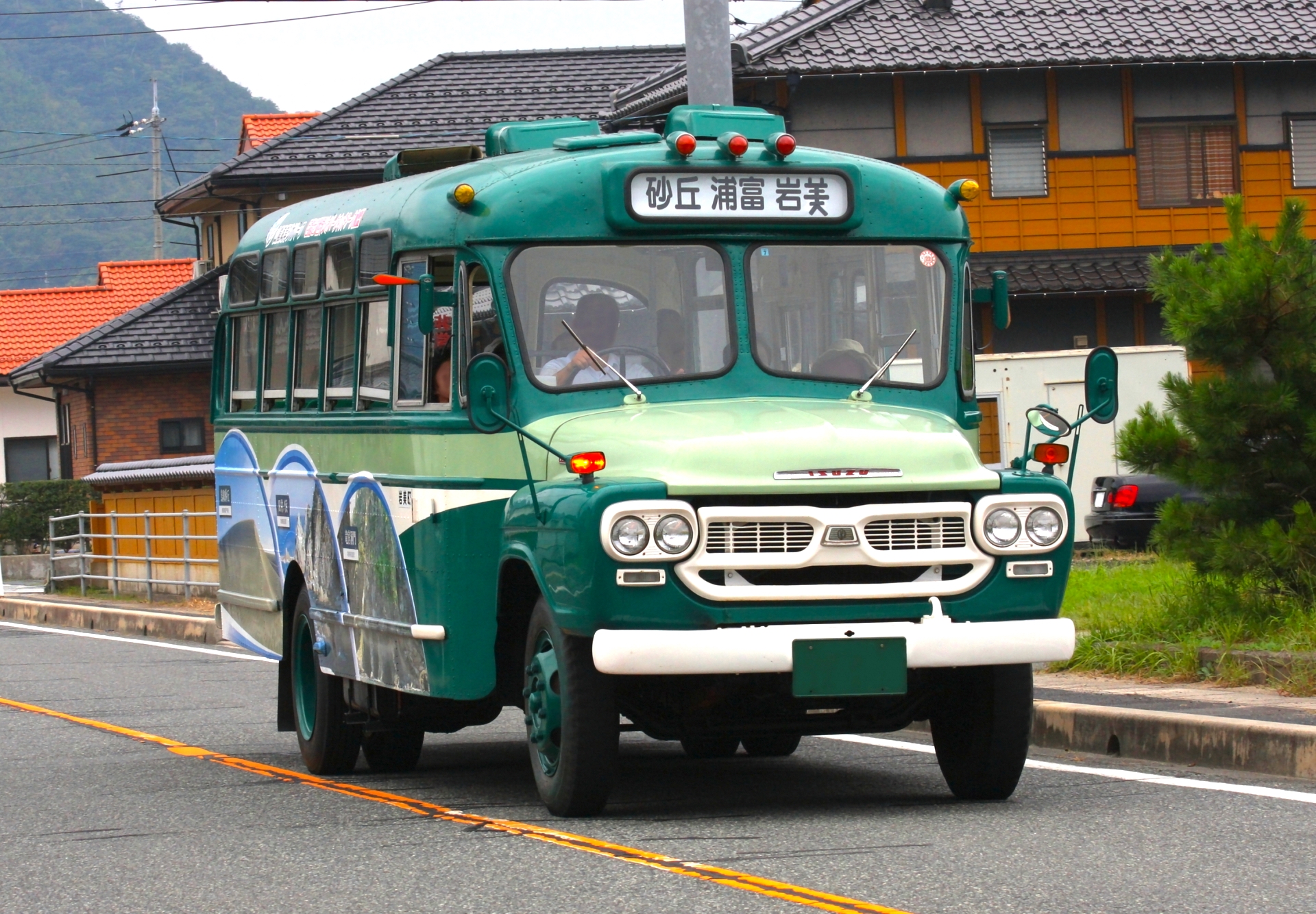 岩美町・ボンネットバス