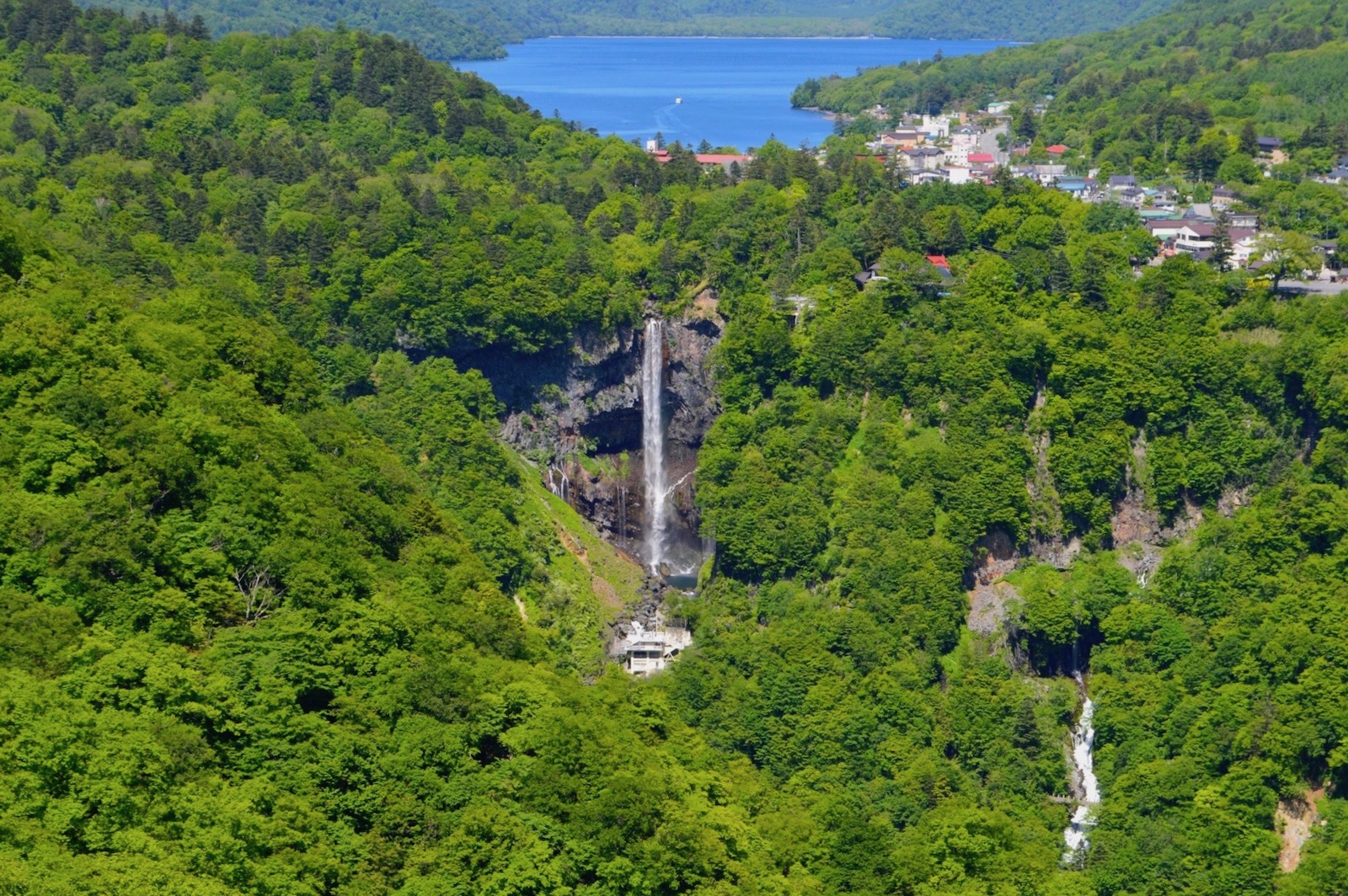 華厳の滝
