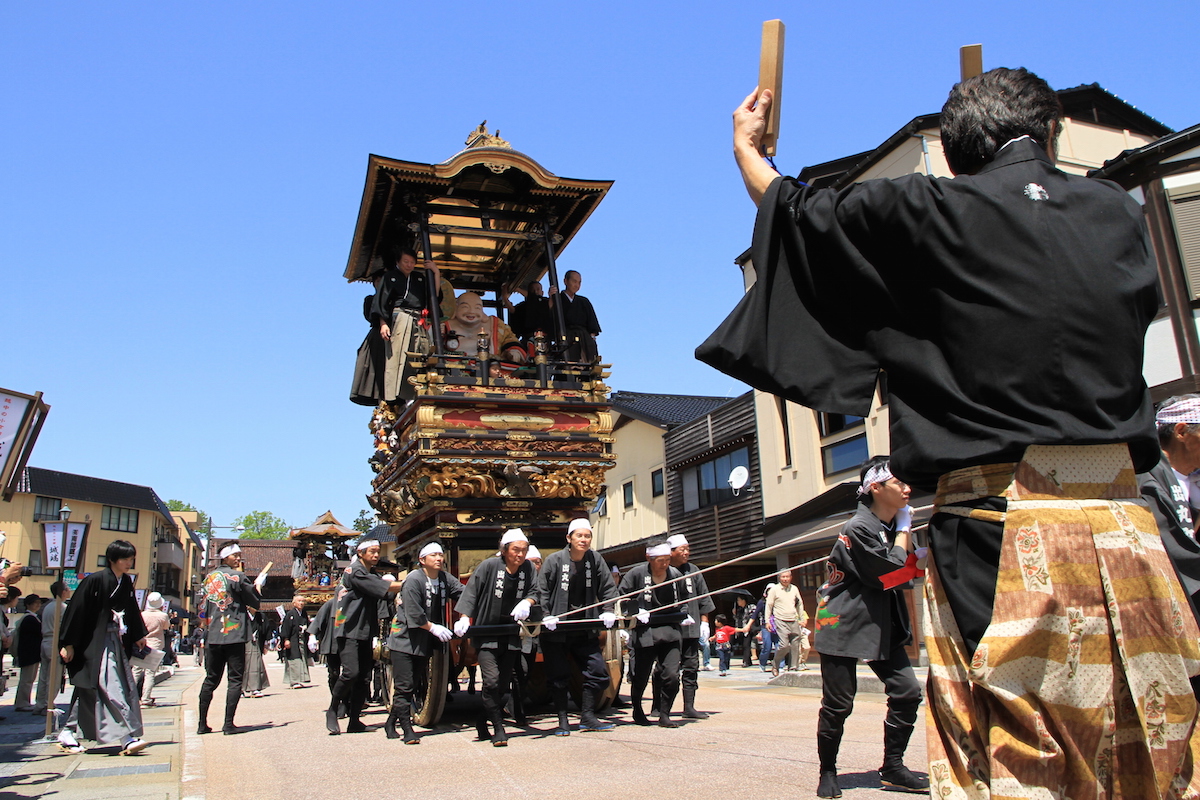 城端神明宮祭の曳山行事