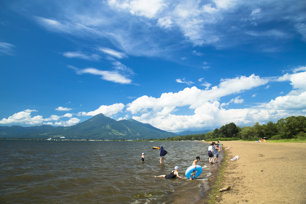 猪苗代湖の湖水浴
