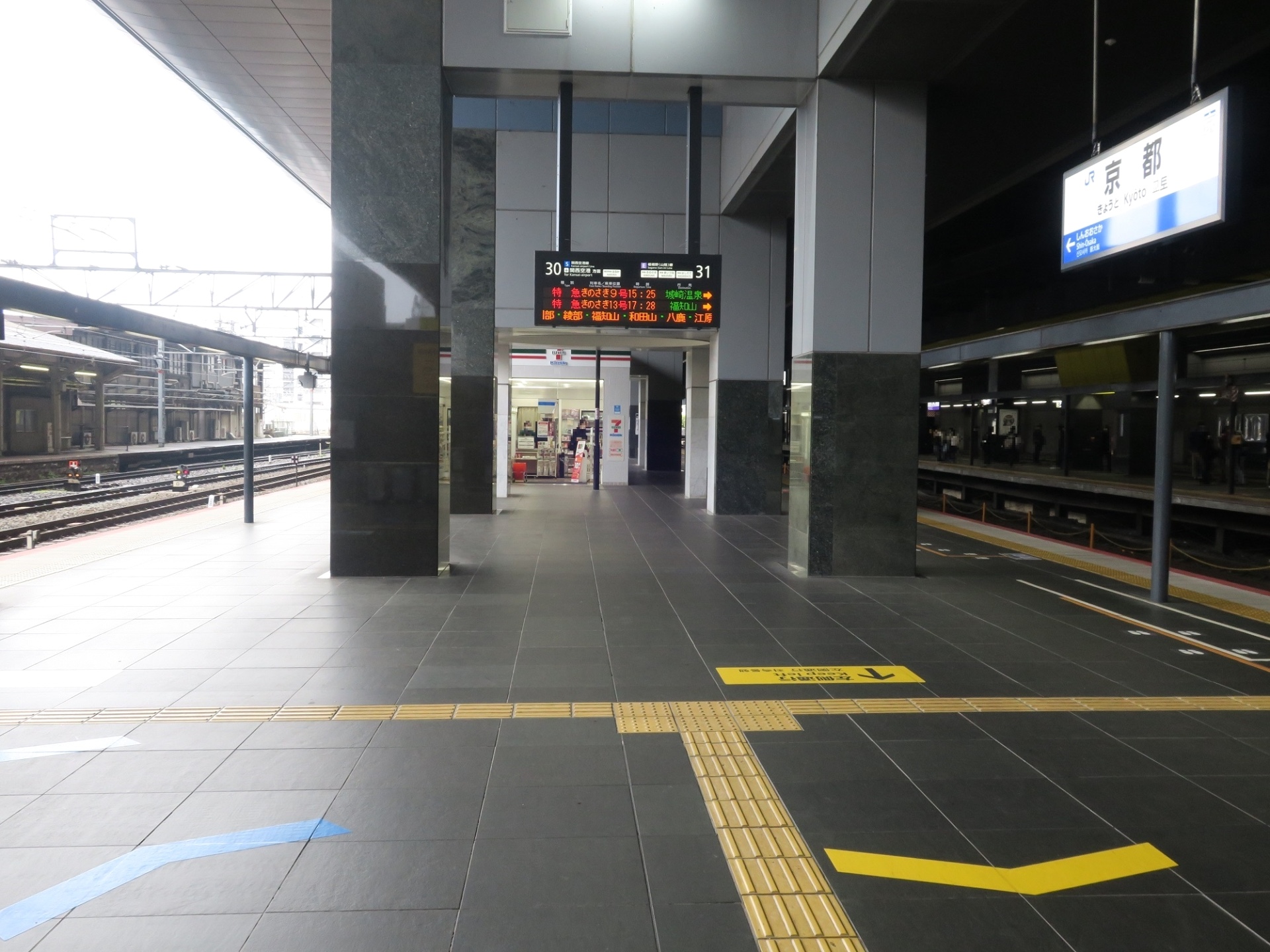 京都駅30番線ホーム