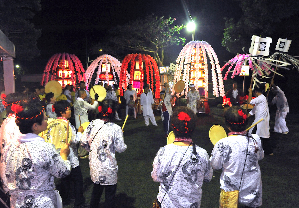 成顕寺『萬灯練行列』（諏訪大明神大祭）