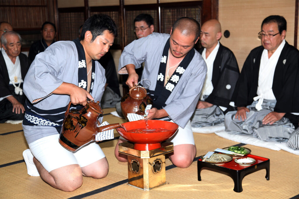 八坂神社御神酒頂戴式｜益子町