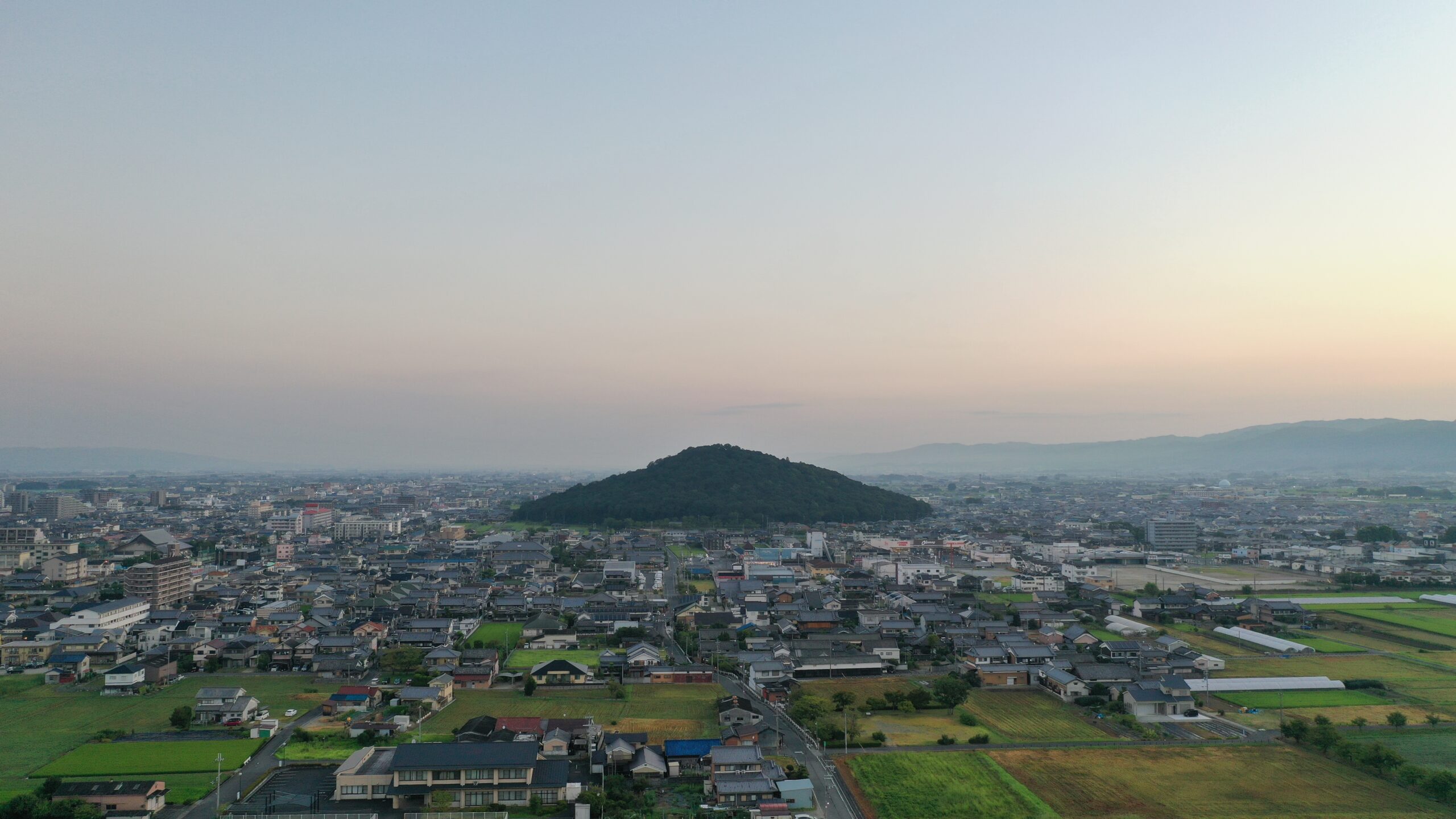 耳成山