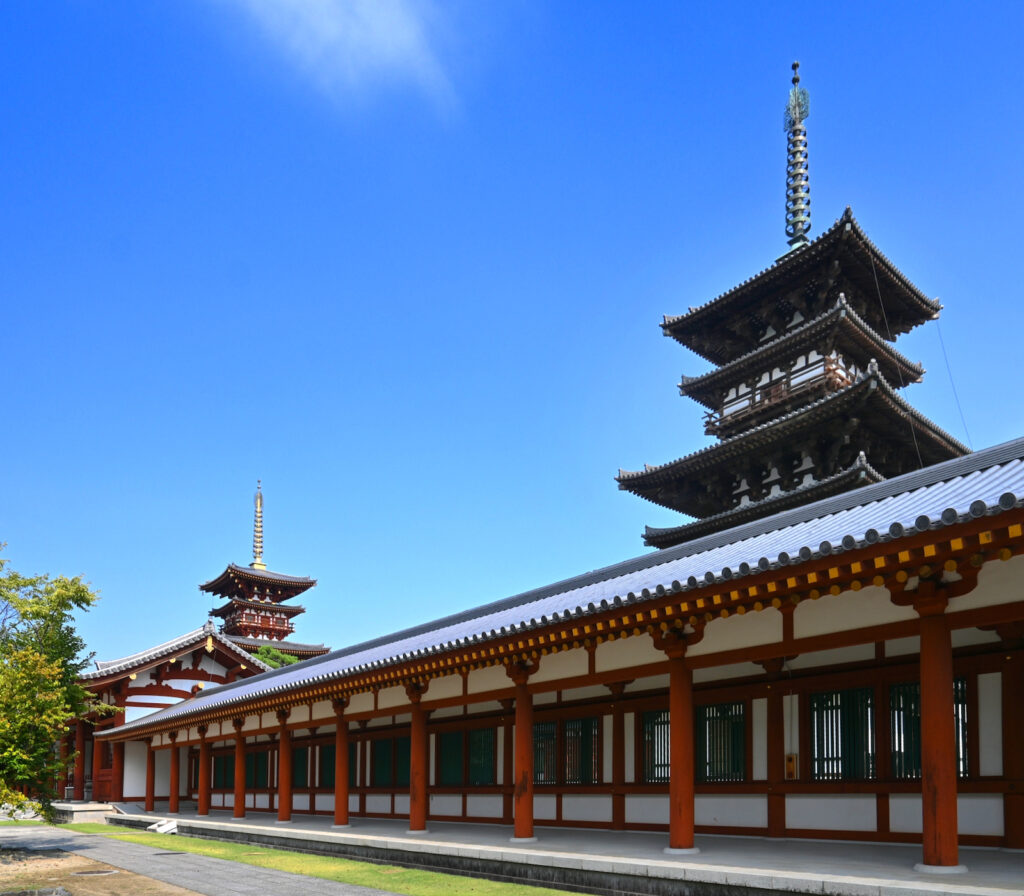 薬師寺「南大門付近からの白鳳伽藍全景」