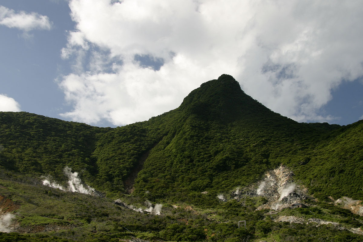 大涌谷と神山