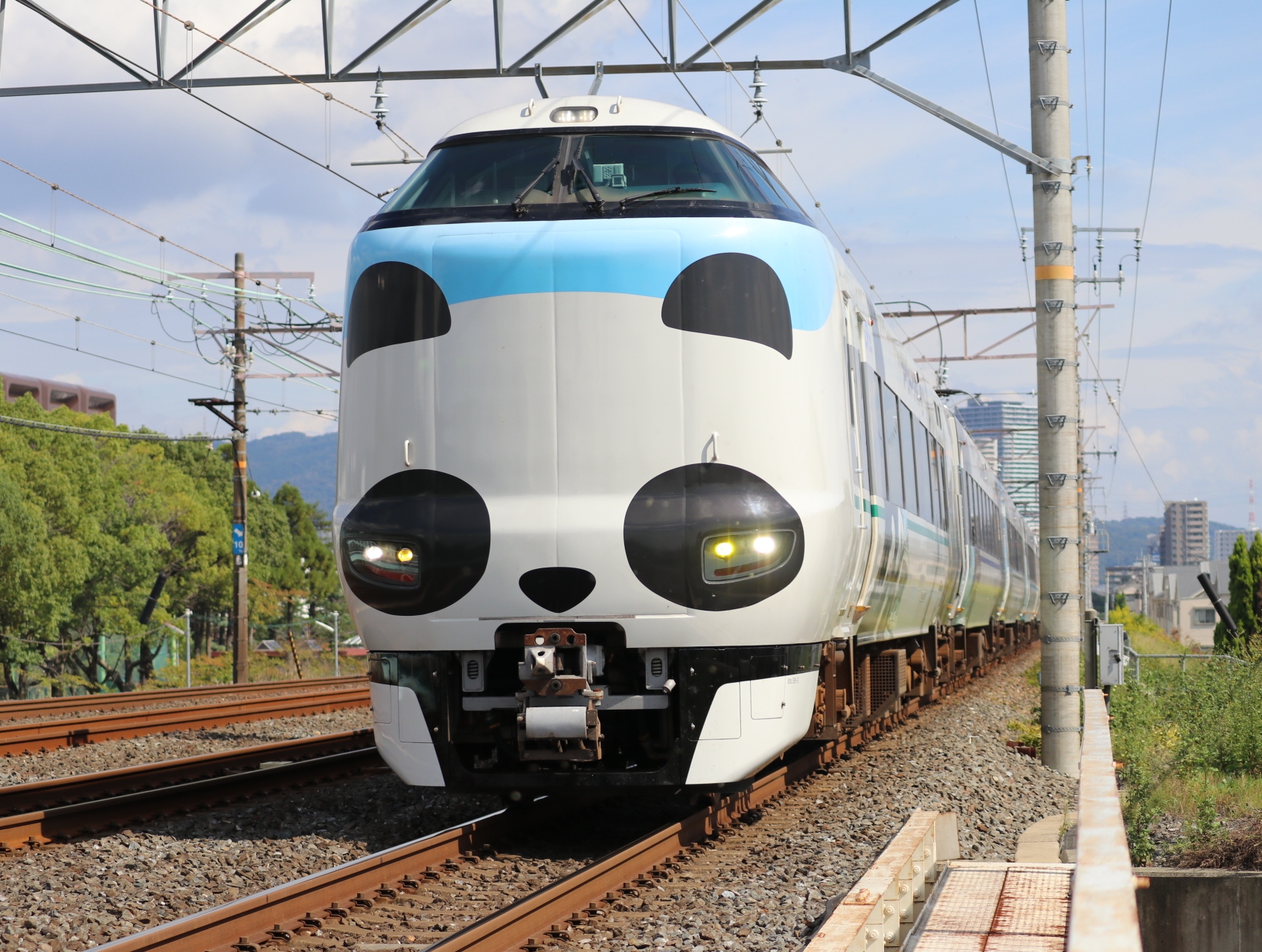 パンダくろしお号