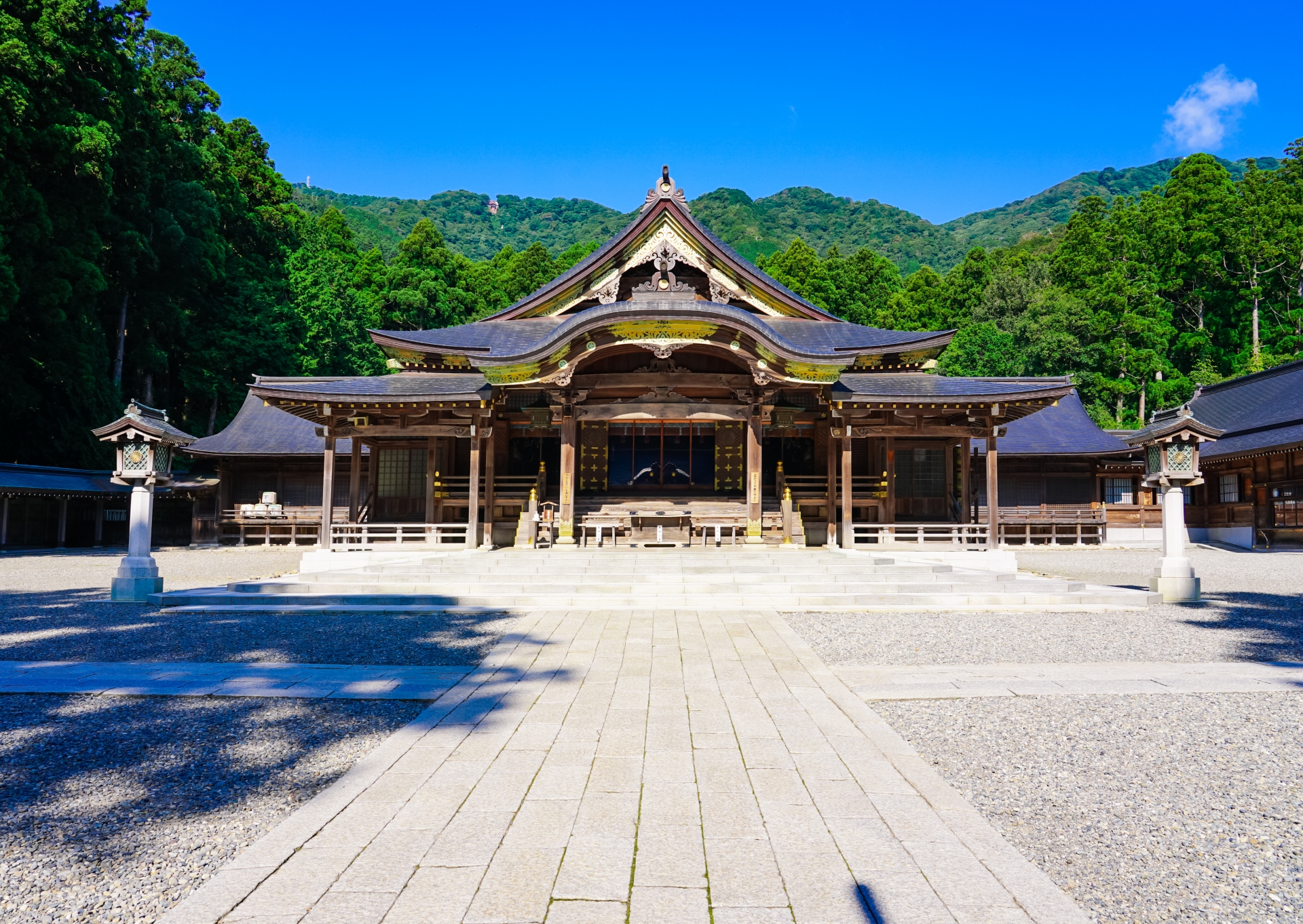 彌彦神社