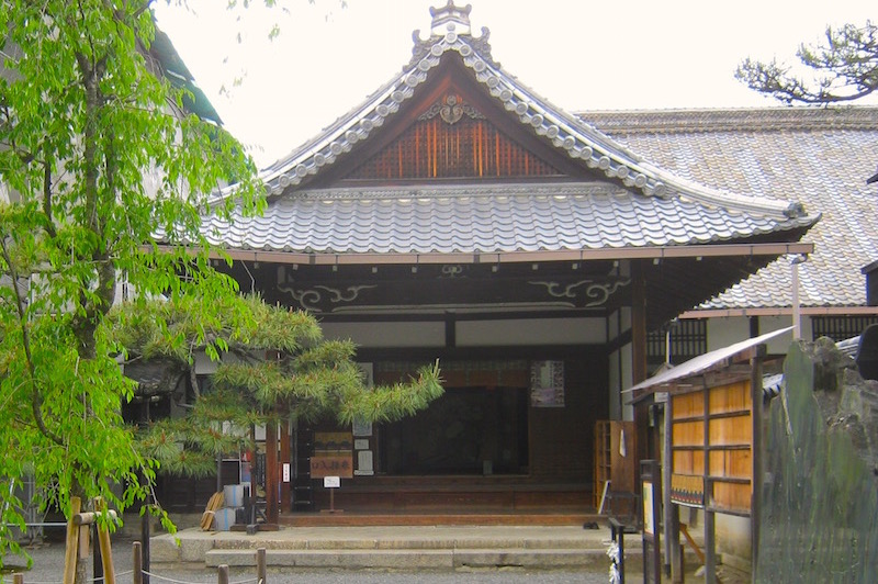 仙洞御所から移築の蘆山寺本堂