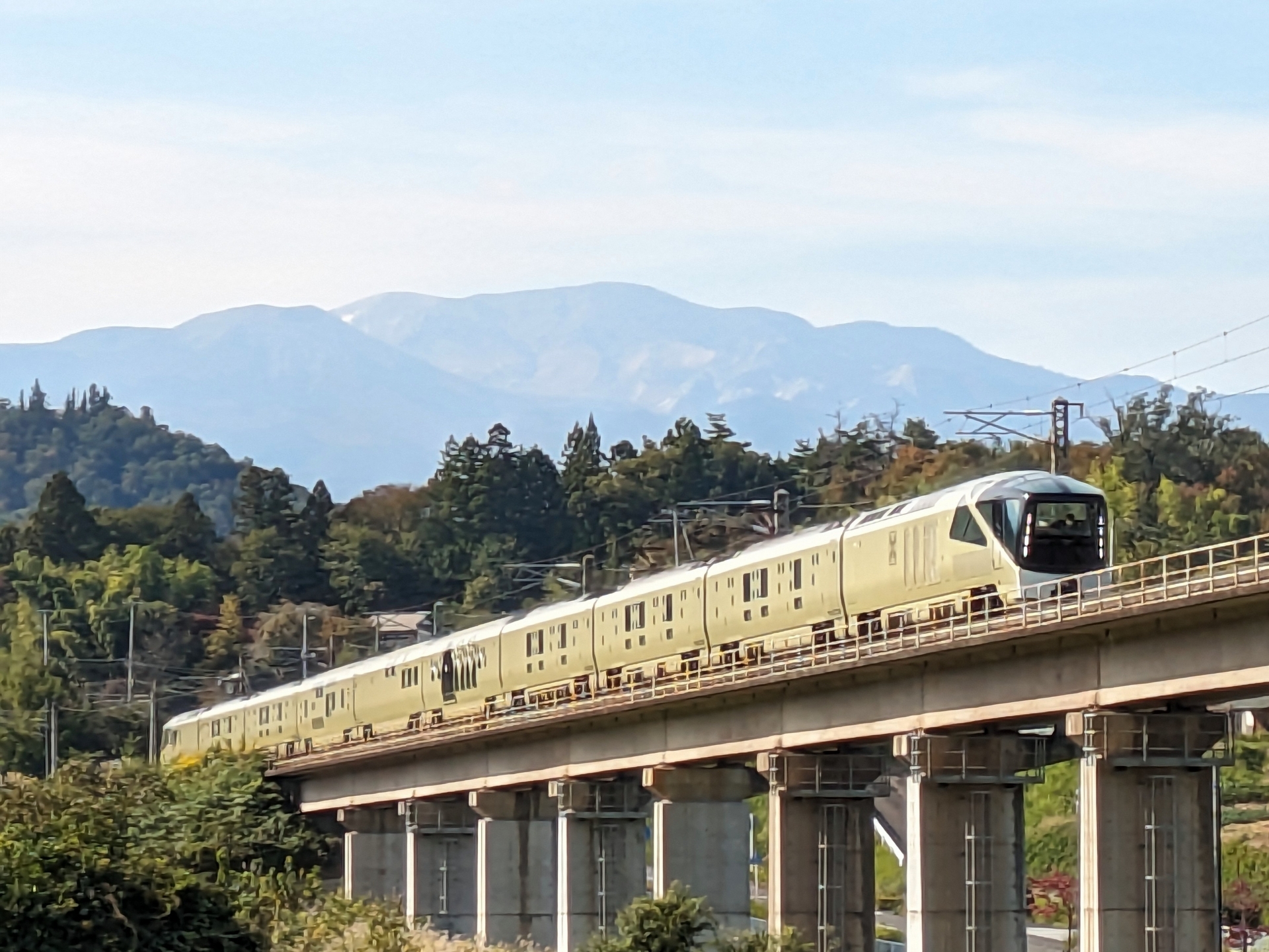 TRAIN SUITE 四季島