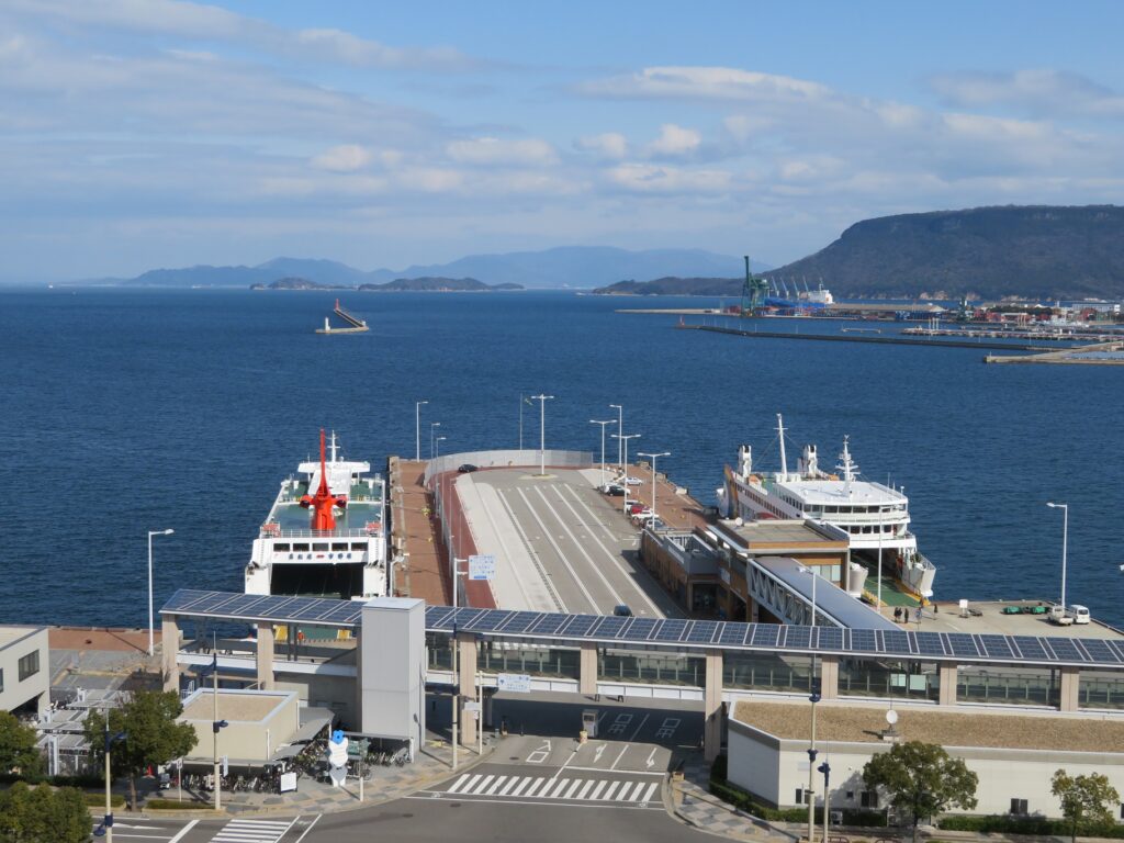 宇野〜直島〜高松（四国汽船）