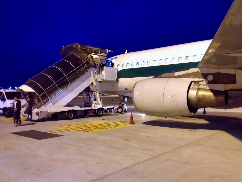 飛行機に搭乗