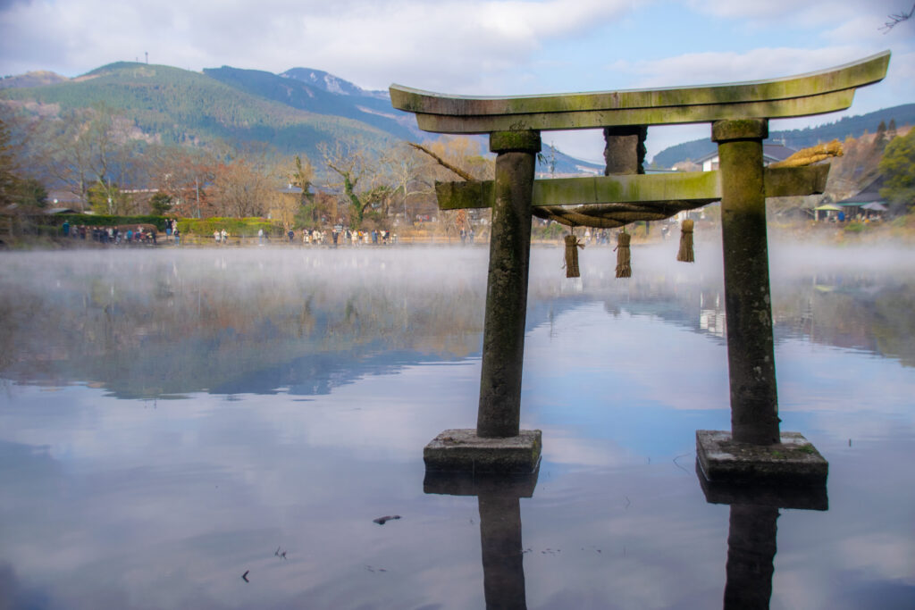 大分県絶景・金鱗湖の朝靄