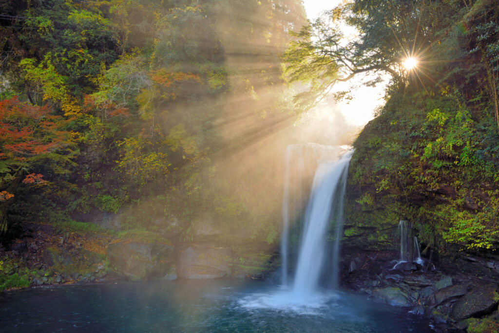 大分県絶景・慈恩の滝の光芒