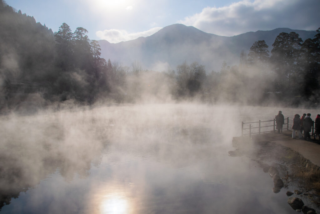 大分県絶景・金鱗湖の朝靄