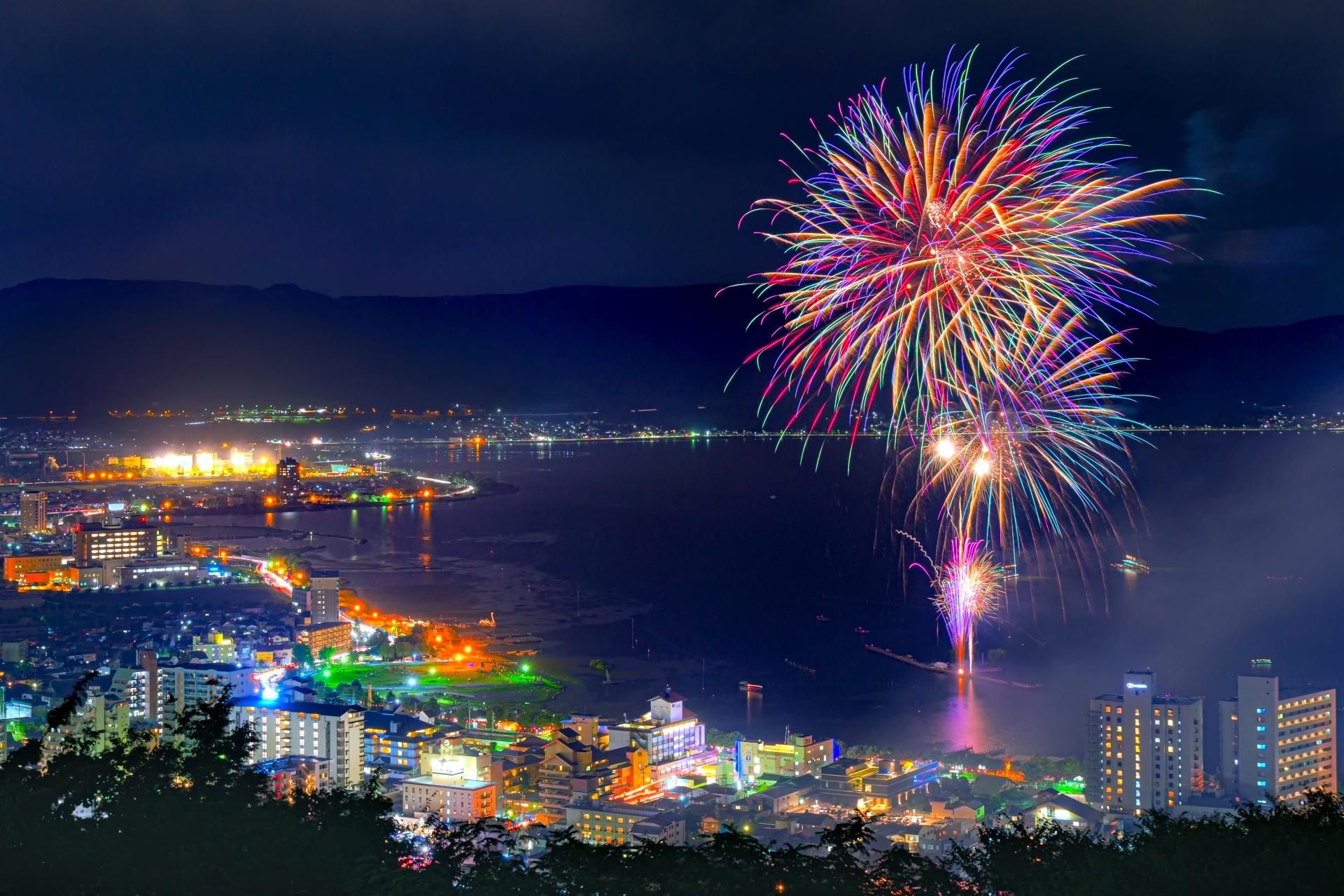 諏訪湖サマーナイト花火