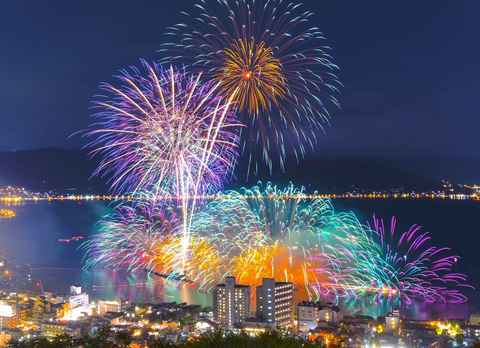 諏訪湖祭湖上花火大会