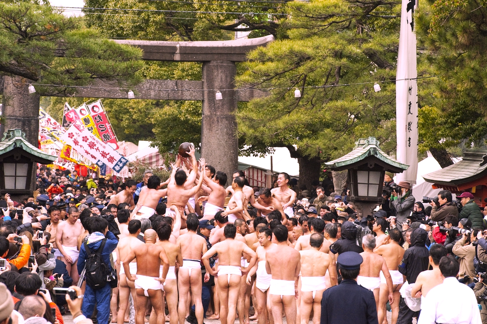 筥崎宮『玉取祭（玉せせり）』（福岡市）