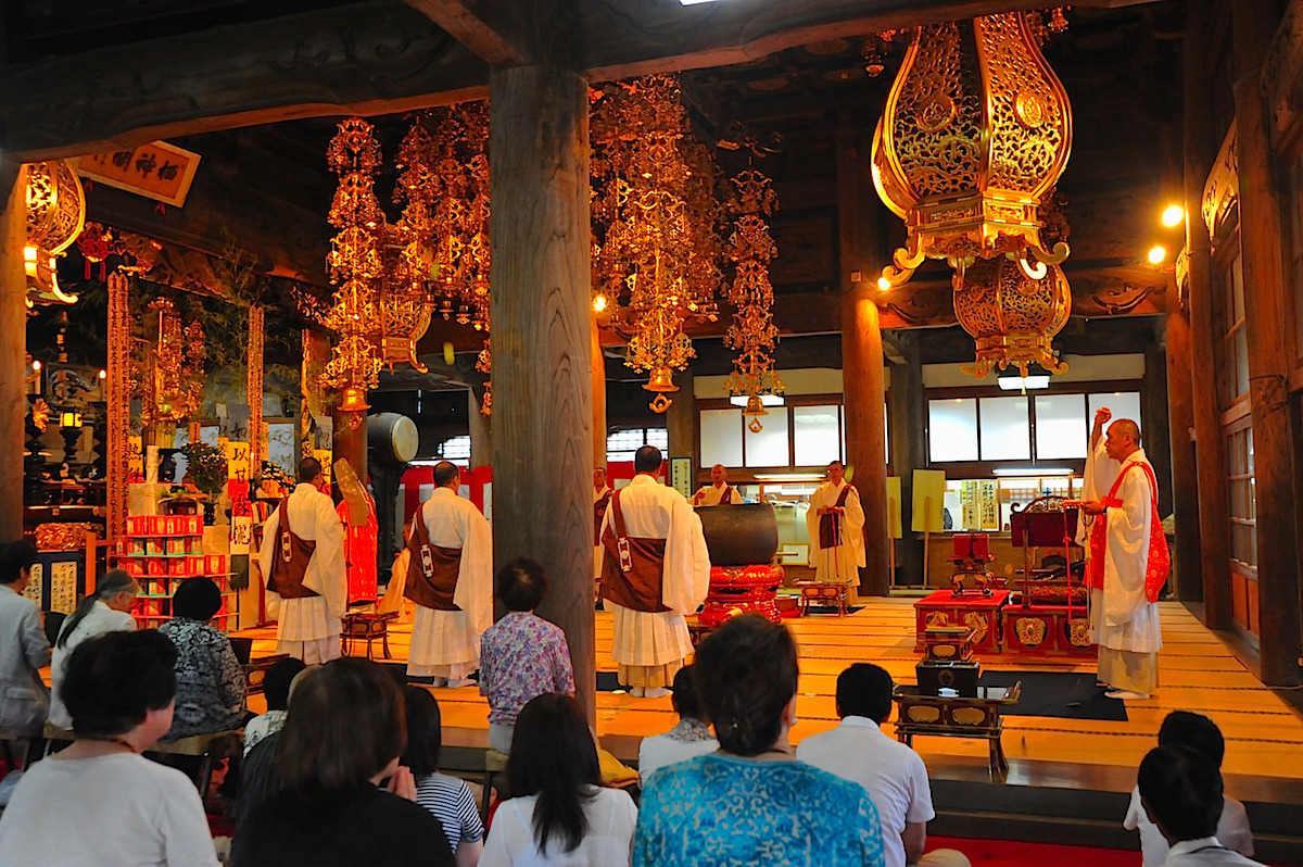 誕生寺祖師堂で海施餓鬼法要