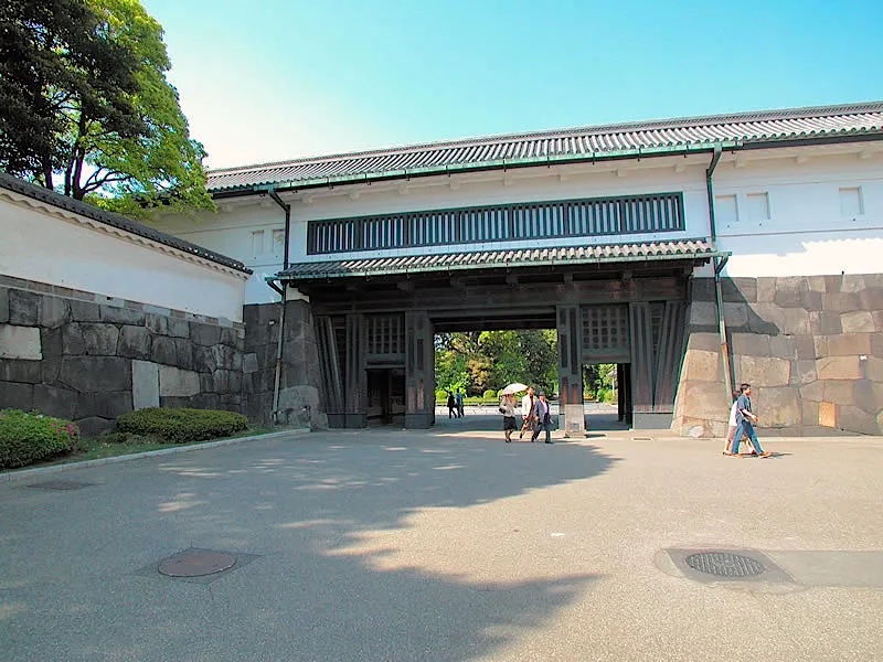 立派な渡櫓門